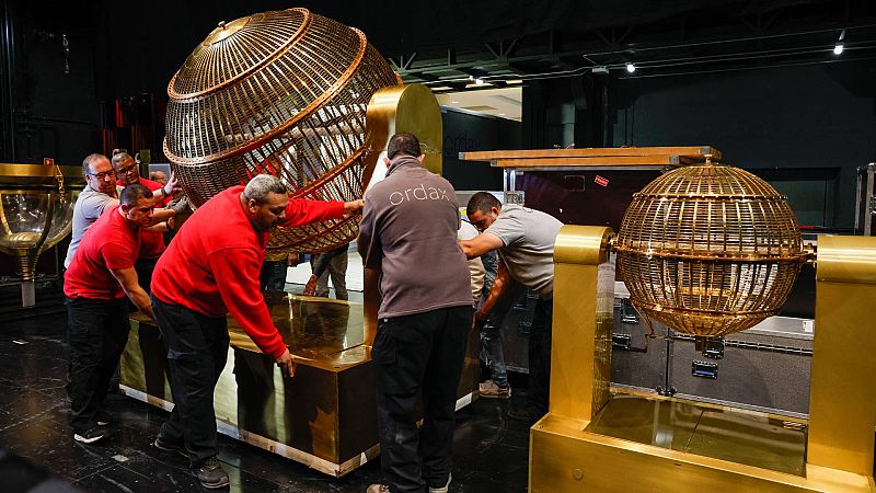 Los bombos de la Lotería de Navidad 2023 llegan al Teatro Real y empieza la cuenta atrás para el sorteo