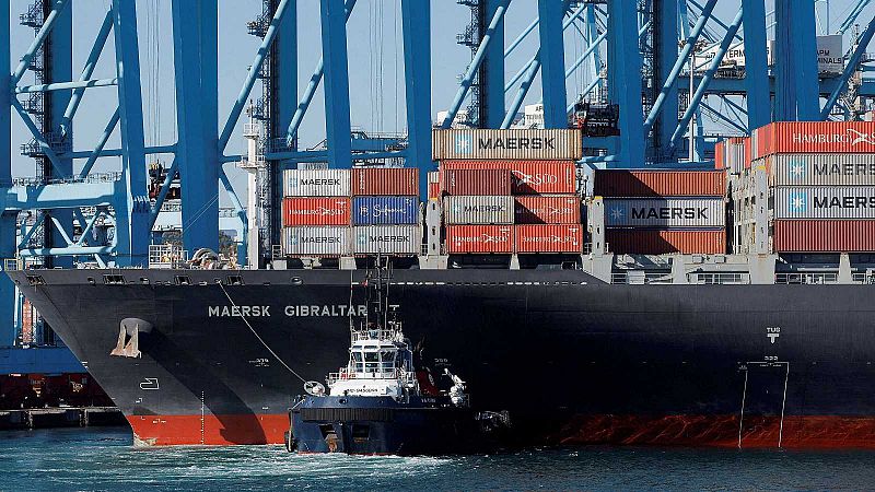 Las navieras Maersk y Hapag-Lloyd suspenden sus rutas a través del Mar Rojo ante los ataques a barcos