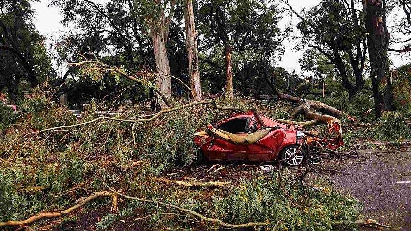 Un fuerte temporal de lluvia y viento en Argentina y Uruguay causa 16 muertes y severos destrozos en varias ciudades