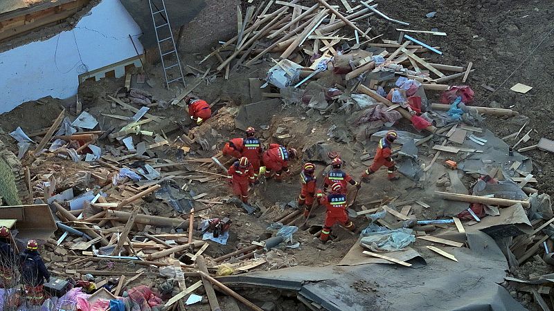 Al menos 118 muertos y más de 700 heridos por un terremoto de magnitud 6,2 en el noroeste de China