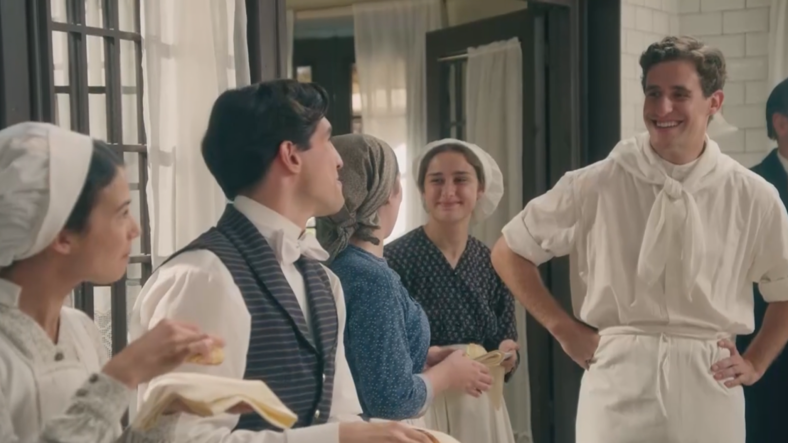 La Promesa: Así ha sido el reencuentro de Lope con sus compañeros - La promesa | Ver