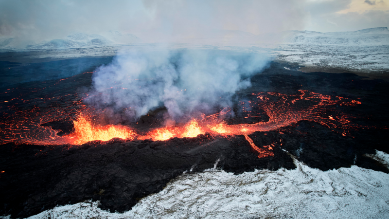 La actividad de la erupción del volcán en Islandia es estable y podría remitir antes del fin de semana