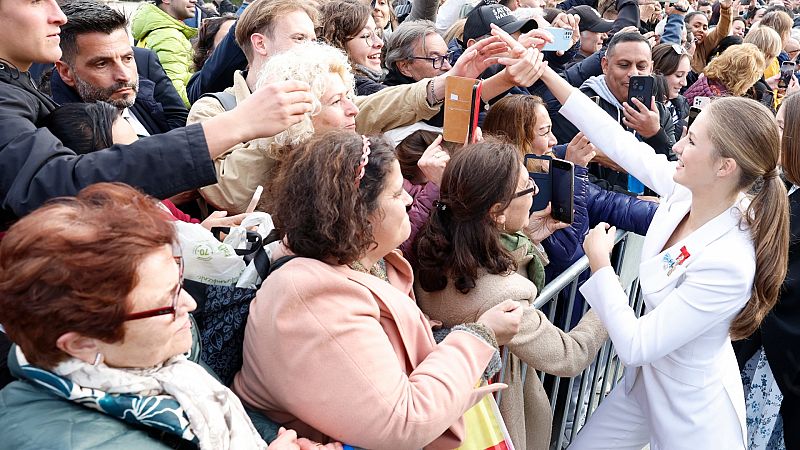 La jura de Leonor o la infanta Sofía en el Mundial de la selección: las imágenes que cierran el mensaje del rey