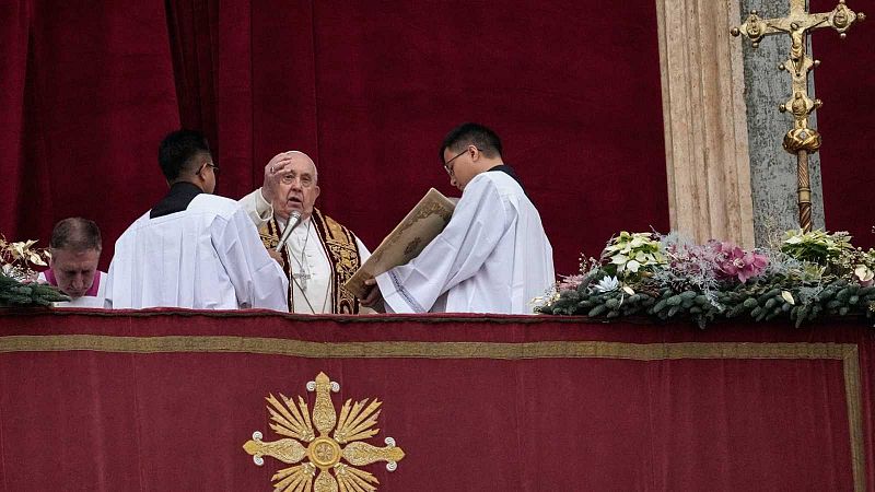 El papa recuerda a los cristianos de Gaza y "suplica" el cese de las operaciones militares en su bendición de Navidad