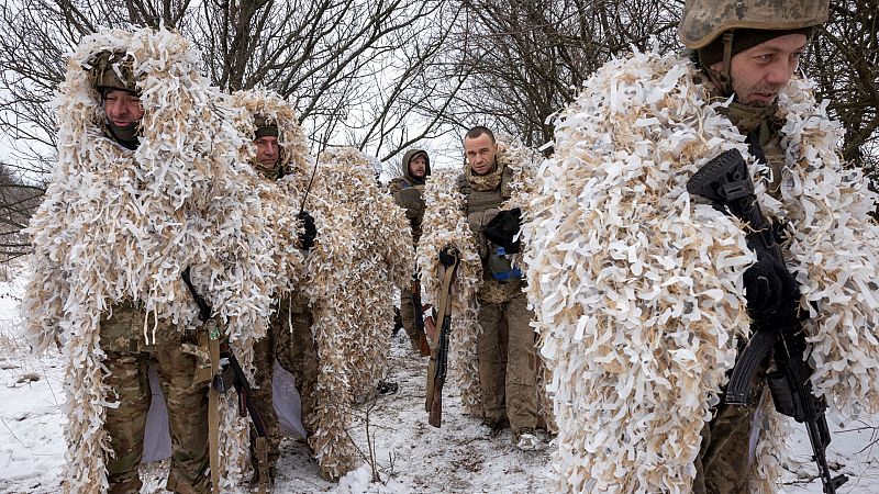 Ucrania confirma la retirada de sus tropas a las "afueras" de Marinka, tras la toma de la ciudad por el Ejército ruso