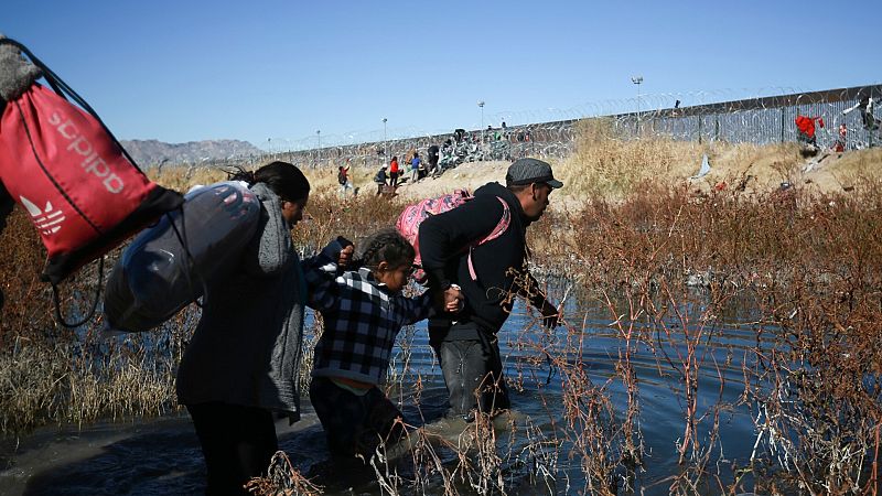 El alcalde de Nueva York restringe la llegada de nuevos autobuses con migrantes