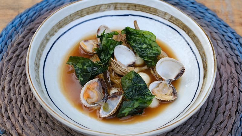 Receta de Alcachofas guisadas, berberechos y velout de vino amontillado de MasterChef Junior 10