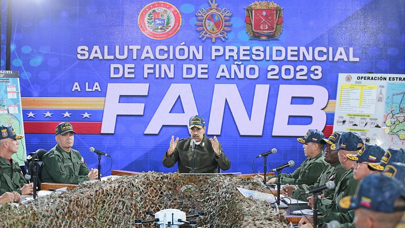 Maduro despliega a 5.600 militares en una "acción defensiva" ante la llegada de un buque de guerra británico a Guyana