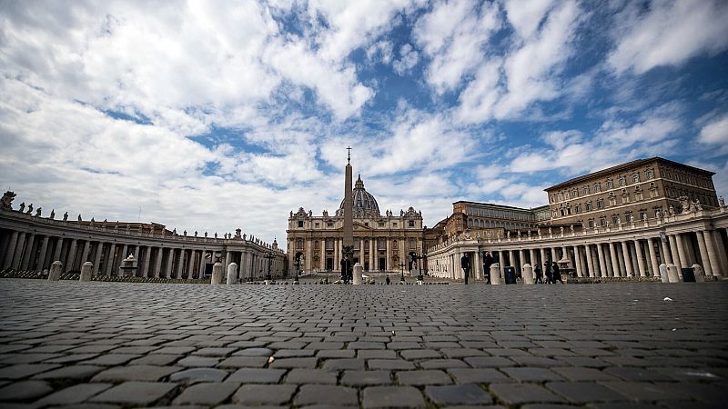 El Vaticano matiza: las bendiciones a parejas homosexuales no son un "visto bueno" y no deben ser "litúrgicas"