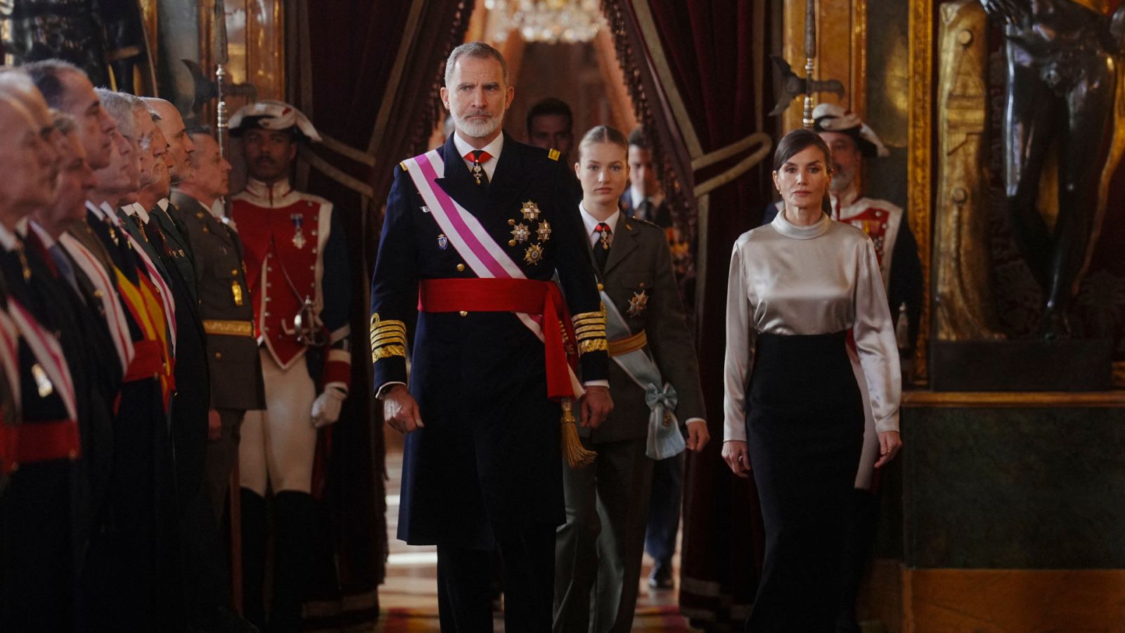 El rey reivindica la "defensa del marco de convivencia" en la Pascua militar