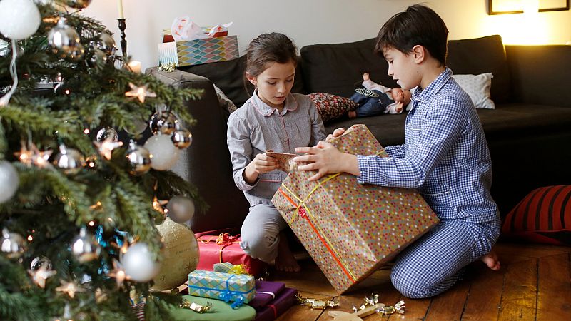 Los Reyes Magos llegan cargados de regalos y reparten ilusión por todos los hogares
