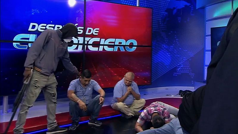 La policía libera el canal de televisión TC de Ecuador tomado por un grupo de encapuchados durante horas