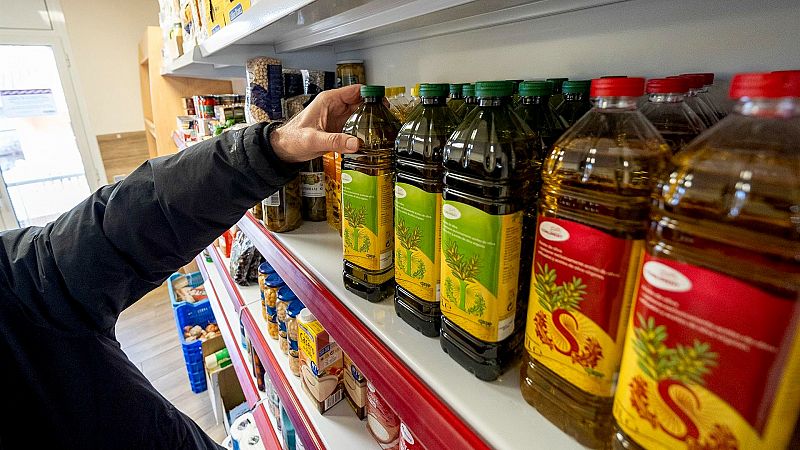 Los precios del aceite en los supermercados han subido casi un 70% en 2023, según Facua
