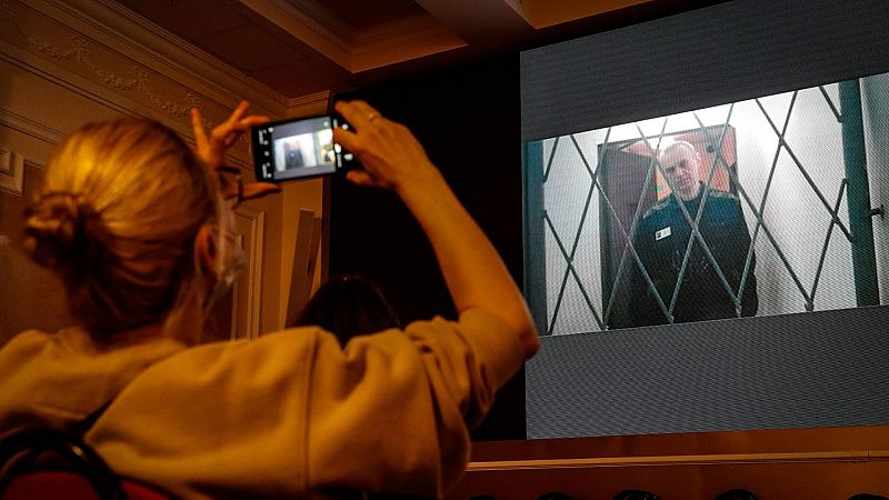 Navalni vuelve a aparecer ante un juzgado para criticar el régimen penitenciario que padece