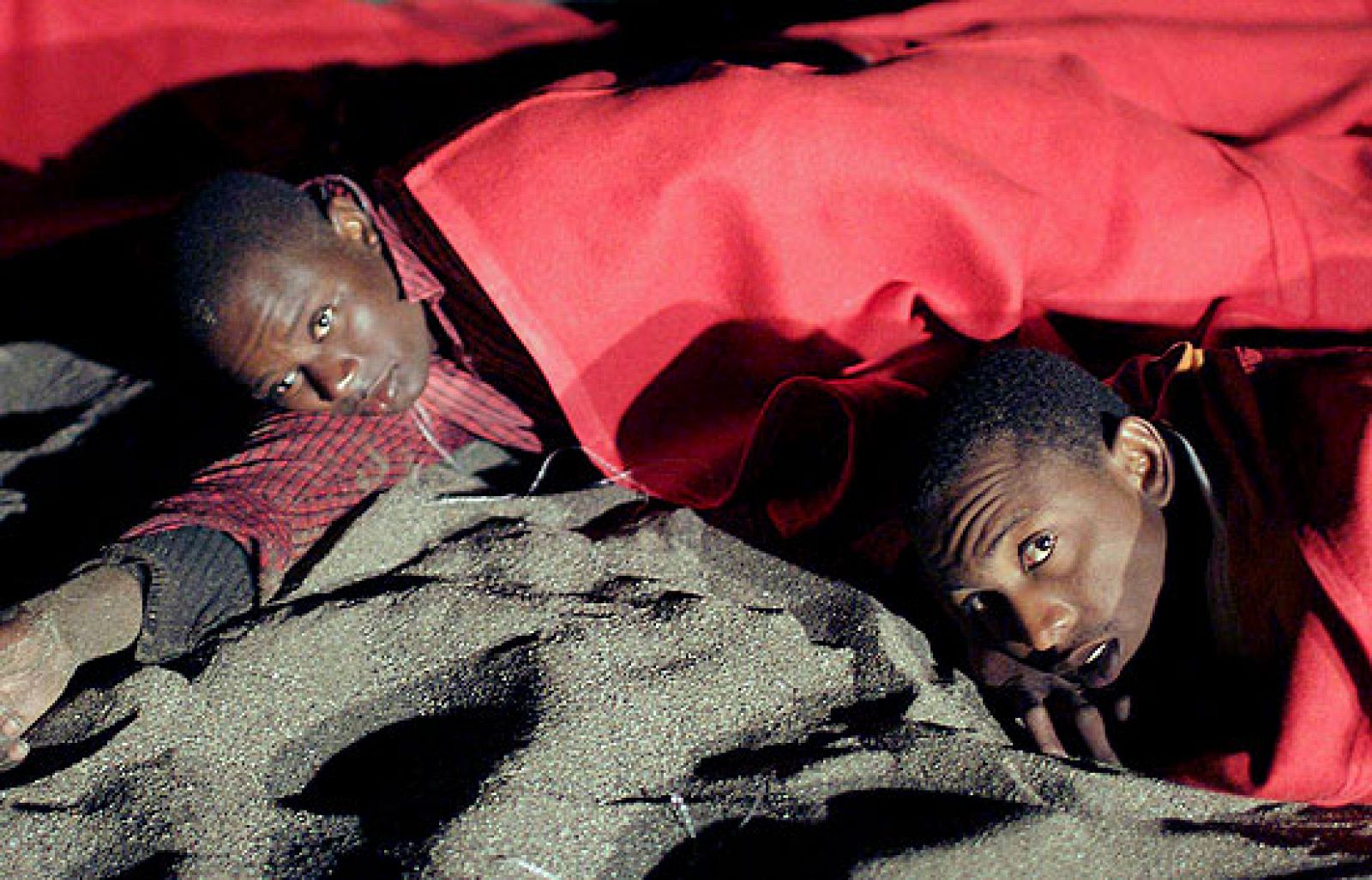 Llegan a Tenerife 64 inmigrantes en cayuco | Ver