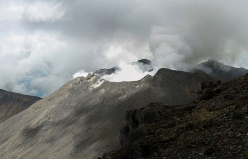 El volcán colombiano Galeras entra en erupción y ordenan evacuar la zona