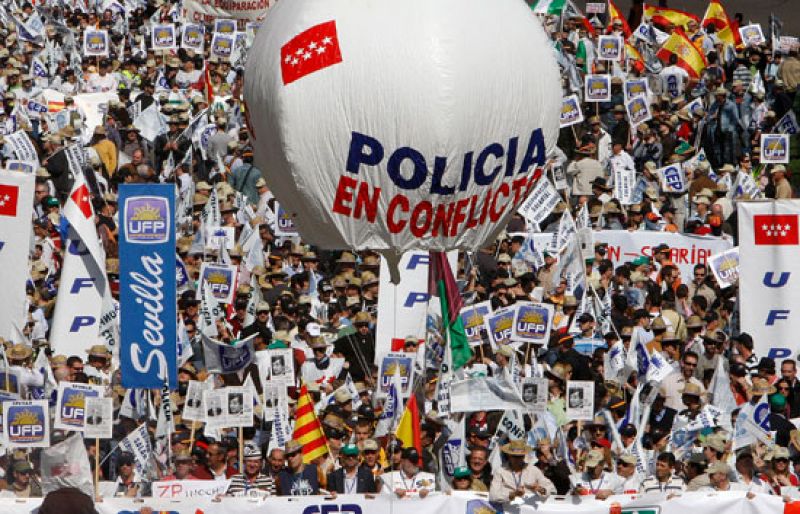 Miles de policías nacionales se manifestan en Madrid para exigir un "salario digno"