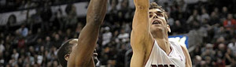 Calderón bate el récord de asistencias de Toronto