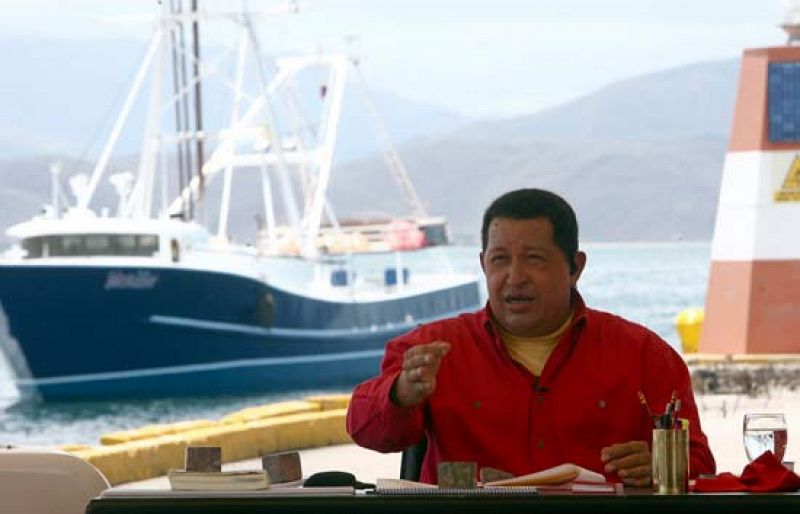 Chávez ordena la toma militar de dos puertos controlados por los opositores