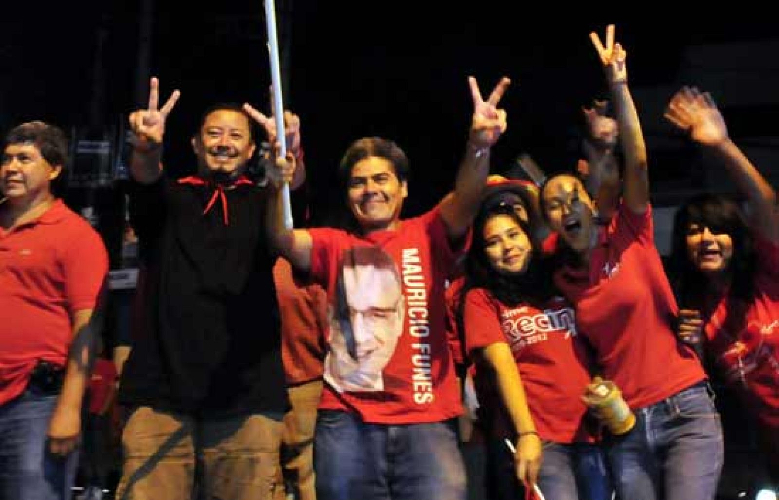 Funes se proclama vencedor y ARENA admite derrota tras 20 años en el poder | Ver