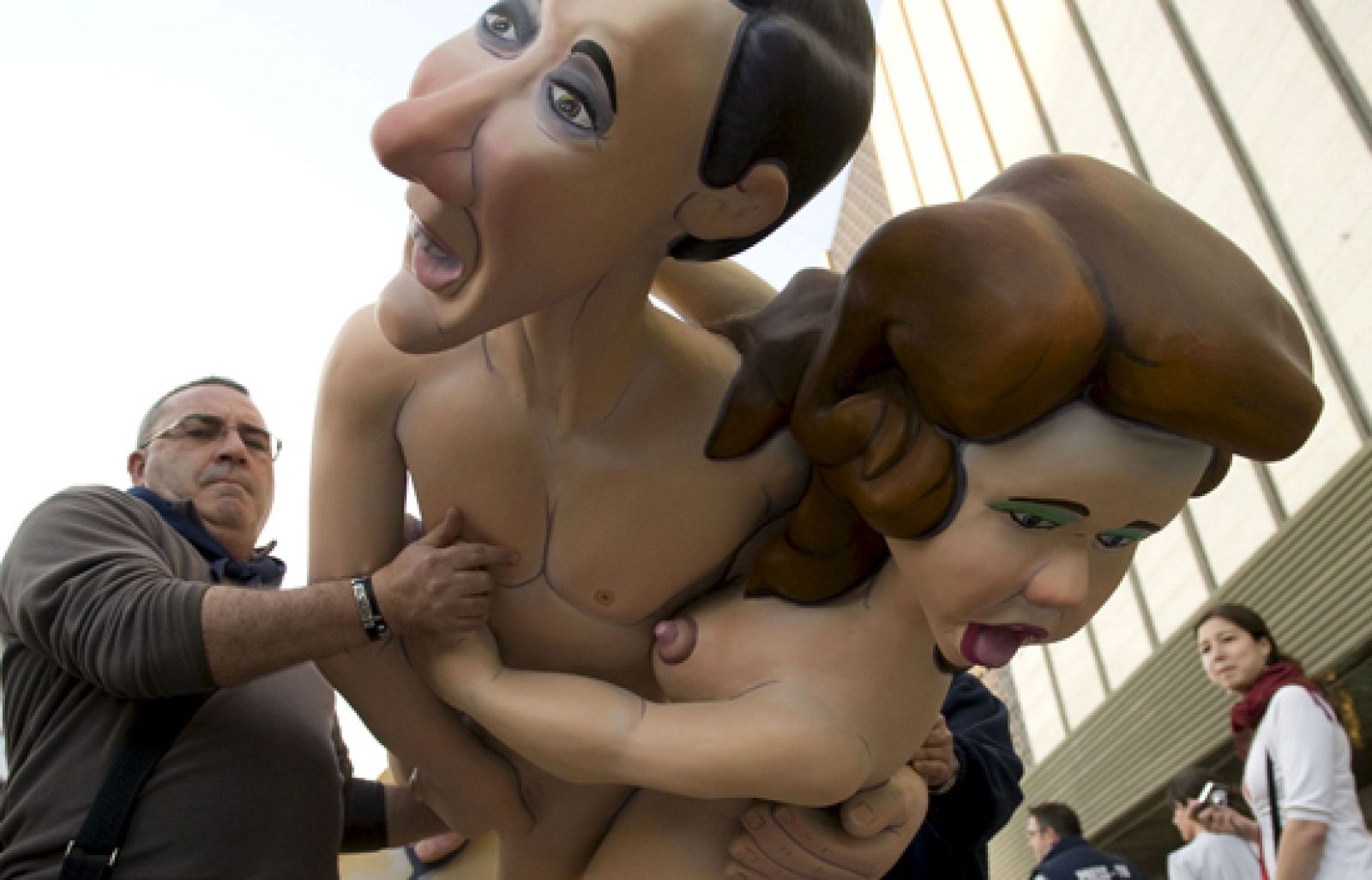 Valencia se ha despertado con más de 700 fallas en sus calles y plazas | Ver