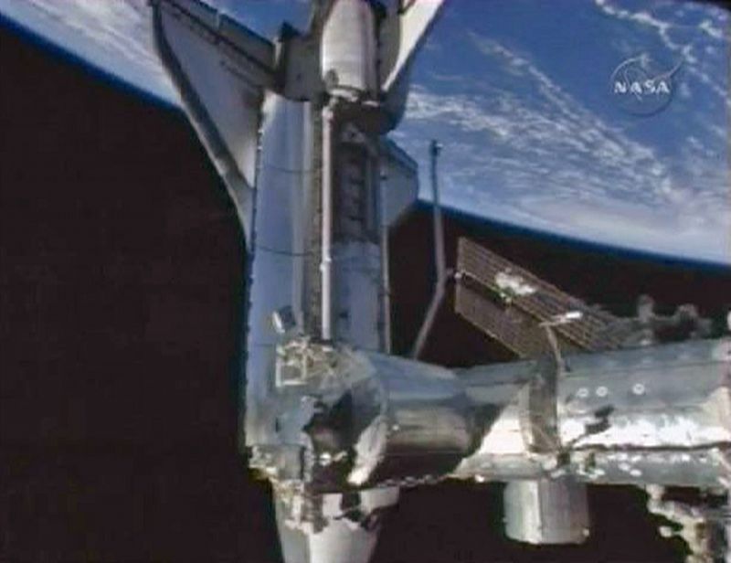 Primeras imágenes del 'Discovery' acoplado a al ISS