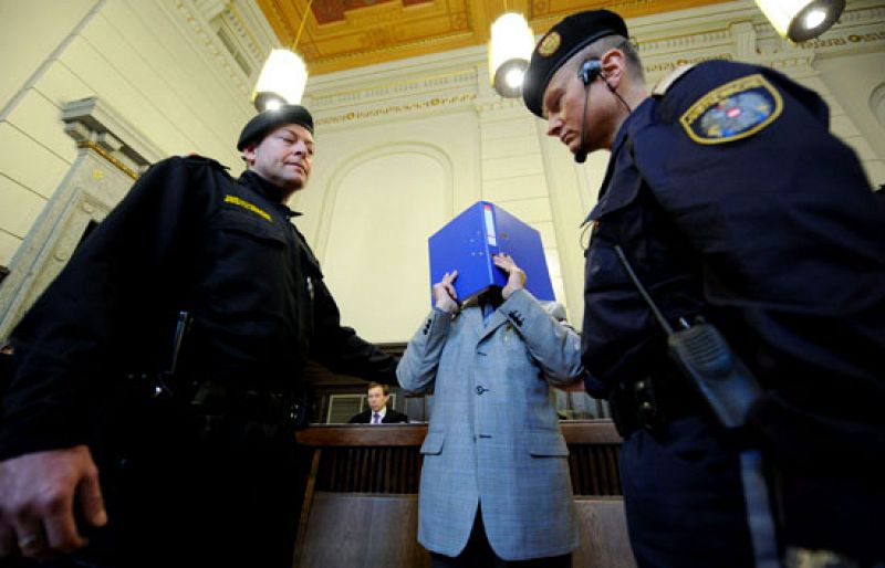 La asunción de culpabilidad del 'monstruo de Amstteten' podría reducir su condena