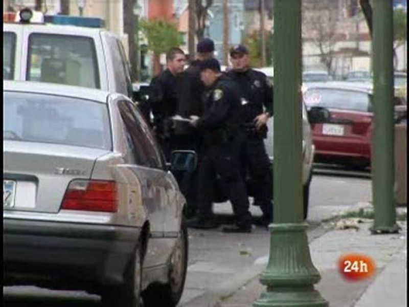 Un hombre mata a tres policías de California en un tiroteo