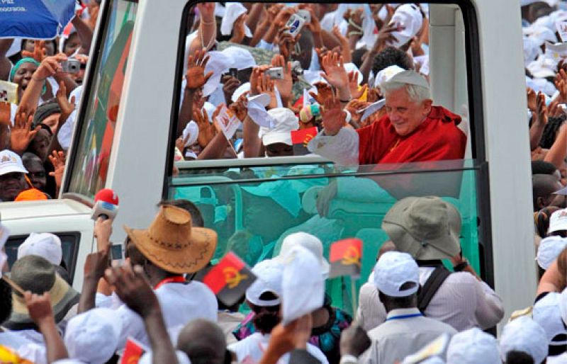 El Papa dice que la guerra étnica, la corrupción y el aborto ensombrecen a África