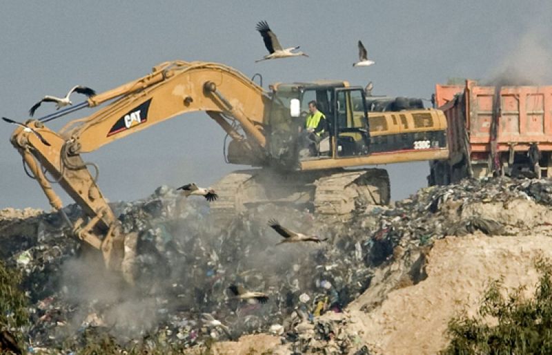 La Policía rebusca ya entre la basura del día en que fue asesinada Marta del Castillo