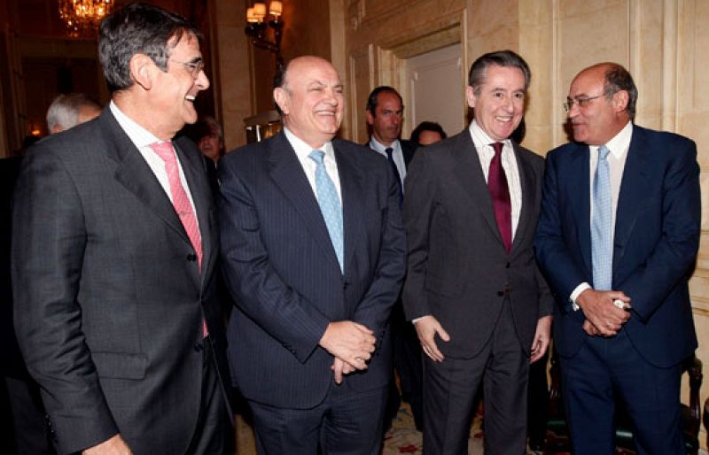 La CECA acusa a Aguirre de "intervencionismo público descarado" en Caja Madrid