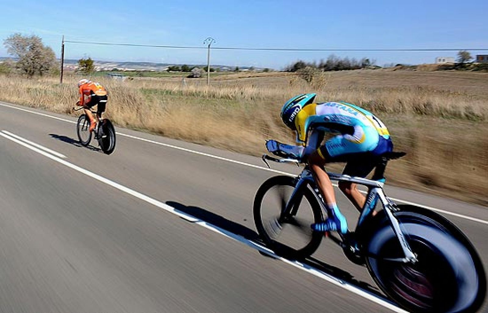 Contador tendrá que trabajar para Leipheimer | Ver