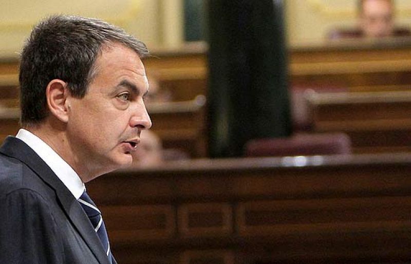 Zapatero al PP: "No den lecciones económicas con el espectáculo que tienen en Caja Madrid"