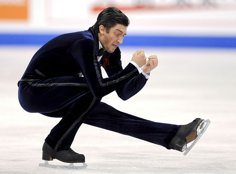 Evan Lysacek le da a EEUU su primer título mundial en patinaje en 13 años