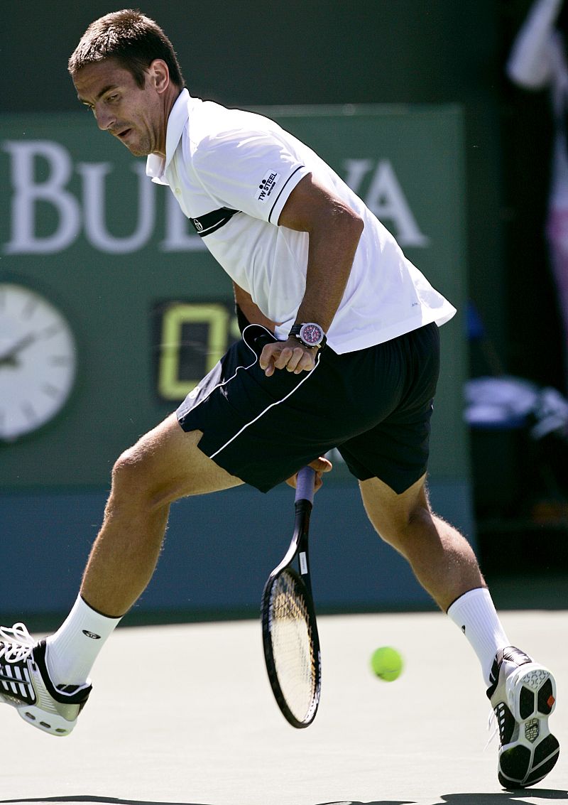 Robredo sella su pase a tercera ronda de Miami