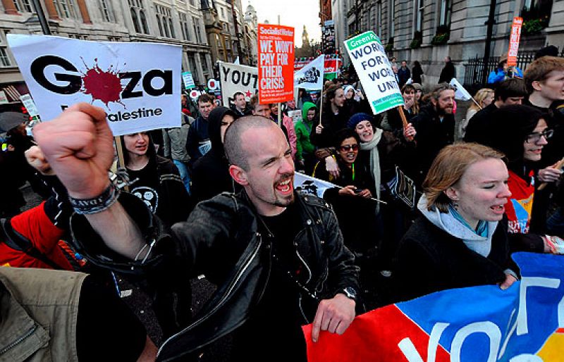 Miles de manifestantes protestan en Londres contra la cumbre del G20