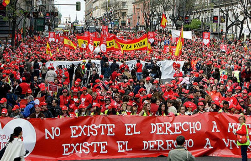 Miles de antiabortistas piden a Zapatero que dé marcha atrás en la reforma de la ley