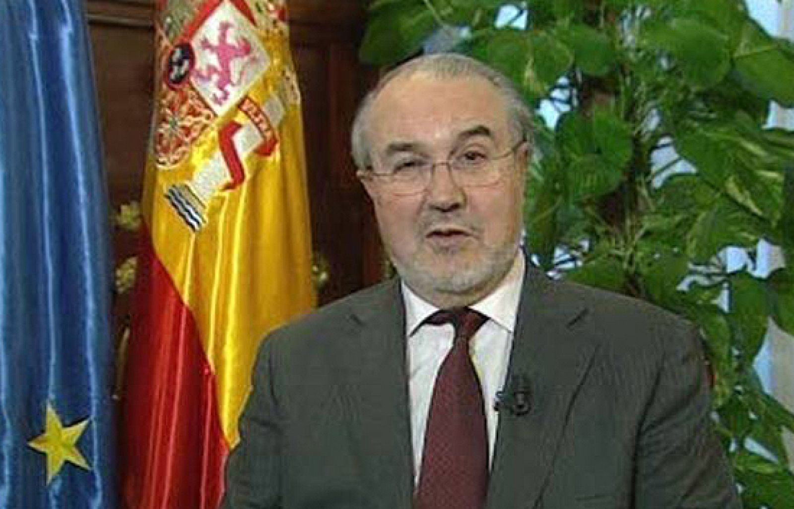 Solbes asegura que el Gobierno hará el "máximo esfuerzo" para adelantar las devoluciones del IRPF.