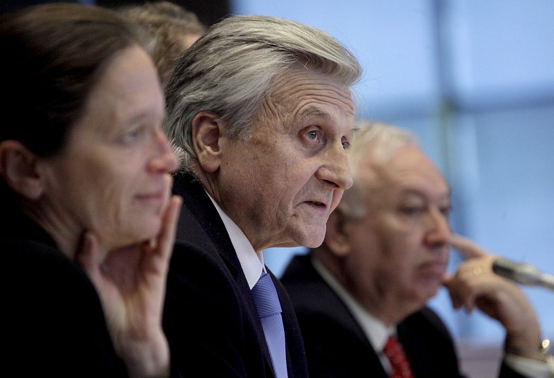 Trichet descarta la deflación en la zona del euro a corto plazo pero advierte que hay que estar "alerta"