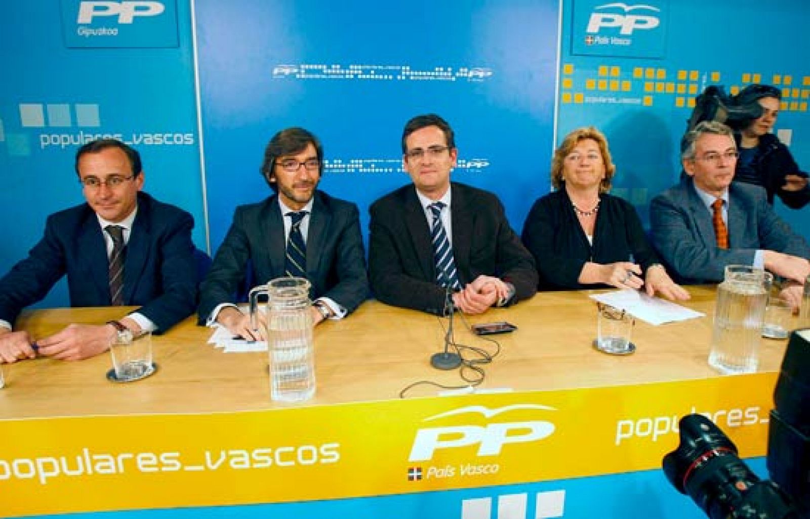 El PSE y el PP sellarán su acuerdo el miércoles para que Patxi López se convierta en lehendakari | Ver