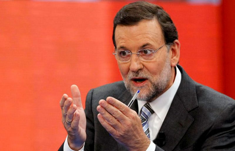 Rajoy exige a Zapatero una rectificación para 'arrimar el hombro' contra la crisis