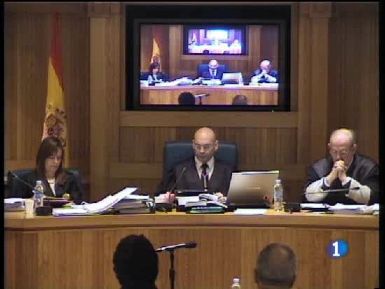 El tribunal del Yak-42 ha rechazado la petición del fiscal para que testifique el número tres del ex-ministro de Defensa | Ver