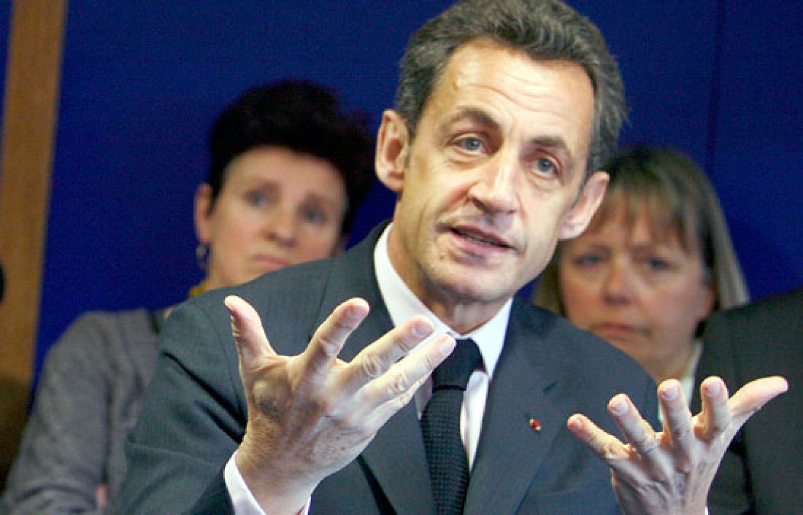 Sarkozy manifiesta su desacuerdo con algunas de las medidas planteadas por Obama para salir de la crisis | Ver