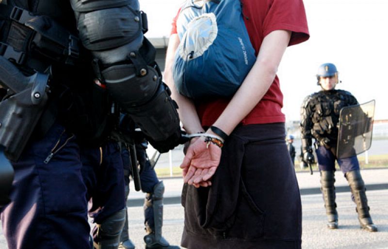 Un centenar de detenidos tras una manifestación contra la OTAN en Estrasburgo