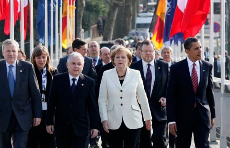 Los aliados responden a la nueva estrategia de Obama en Afganistán en la cumbre de la OTAN