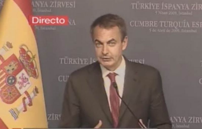 Zapatero evita hablar "fuera de España" de una posible remodelación del Gobierno
