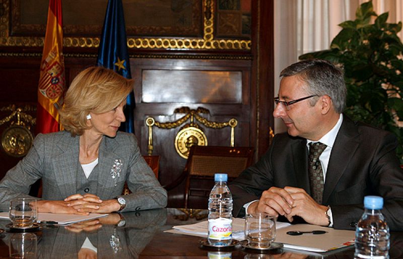 Salgado se reúne con el ministro de Fomento para debatir sobre los planes y medidas contra la crisis
