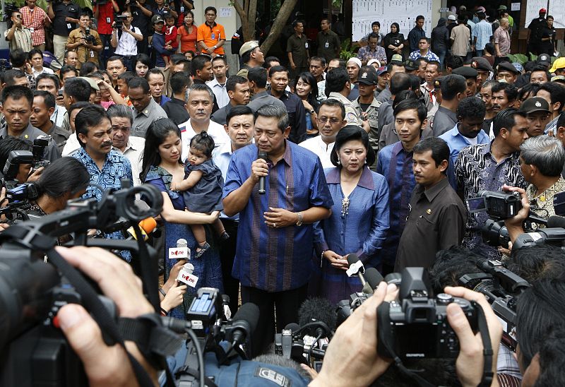 El partido del presidente indonesio se impone en las legislativas, según los sondeos