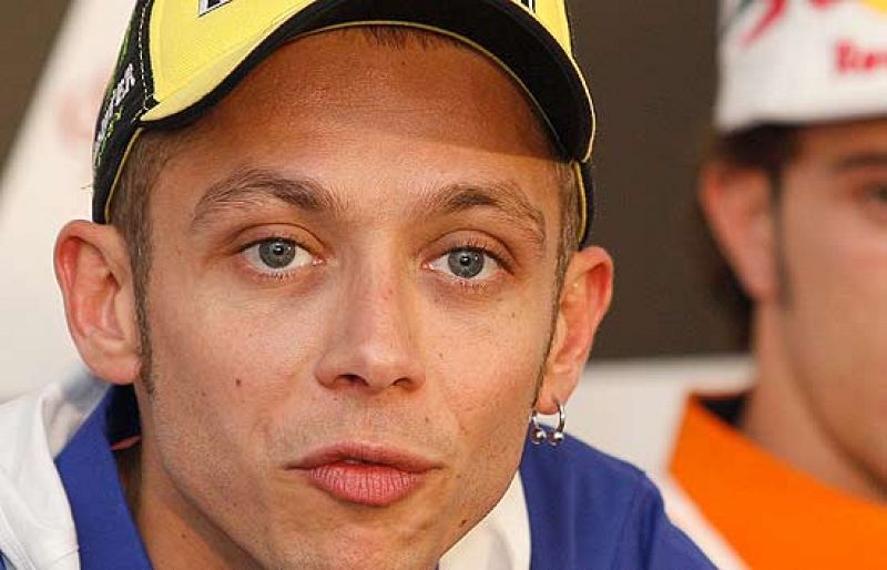Rossi: "Espero ver a Gibernau delante, pero no delante de mí"