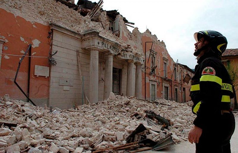 Tras una semana se suspende la búsqueda de supervivientes del terremoto de l'Aquila